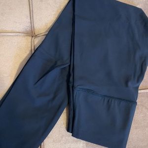 Lululemon Wunder Under size 4 - true navy